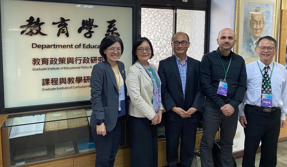 2023.11.17-18國際學術研討會系所師長與與會外籍學者合照